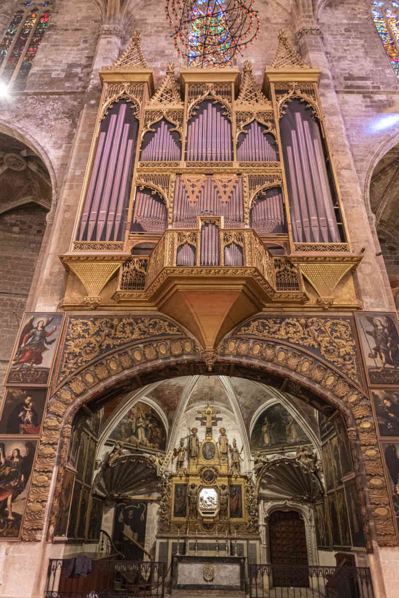 Mallorca - Palma 022 - catedral-basílica de Santa Maria de Mallorca - órgano.jpg